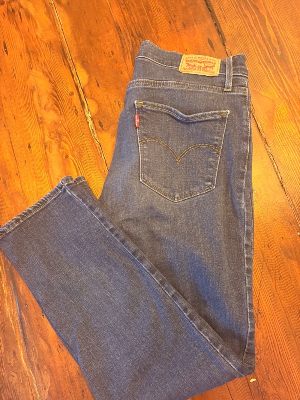 Levi's Women’s Indigo Blue 724 High Rise Straight Crop Jeans W29/L26